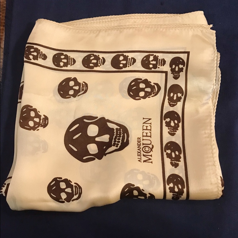 Alexander McQueen 100% Silk Skull Scarf